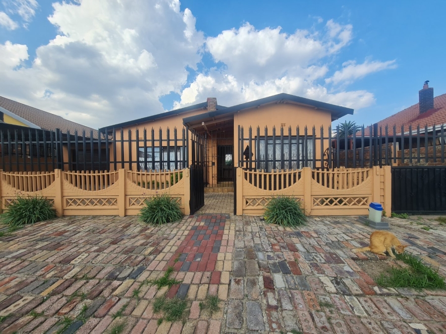4 Bedroom Property for Sale in Reigerpark Gauteng