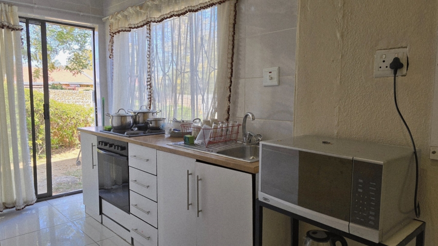 To Let 1 Bedroom Property for Rent in Crystal Park Gauteng
