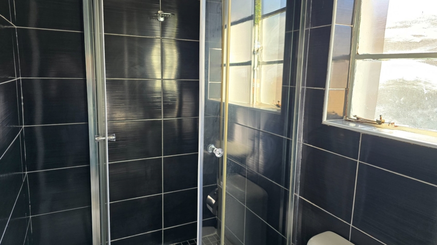To Let 1 Bedroom Property for Rent in Crystal Park Gauteng