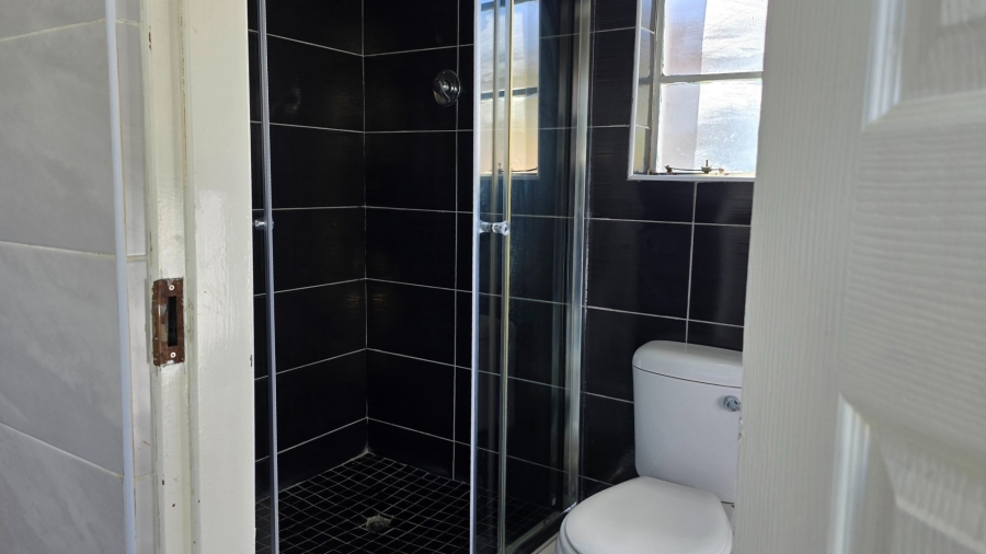 To Let 1 Bedroom Property for Rent in Crystal Park Gauteng