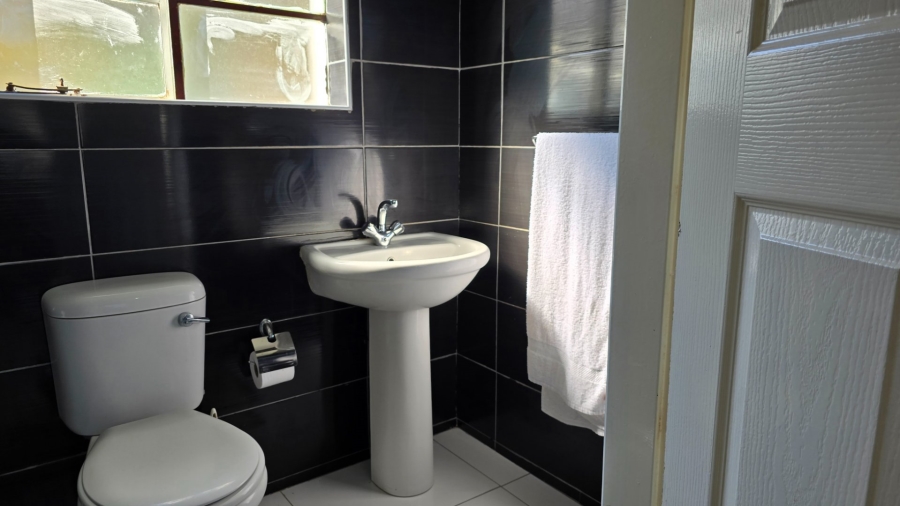 To Let 1 Bedroom Property for Rent in Crystal Park Gauteng