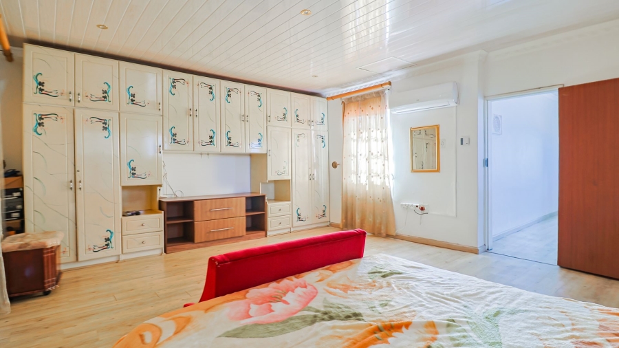 4 Bedroom Property for Sale in Lenasia Ext 8 Gauteng