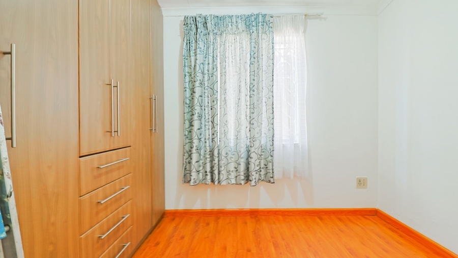 4 Bedroom Property for Sale in Lenasia Ext 8 Gauteng