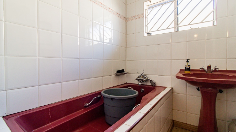 4 Bedroom Property for Sale in Lenasia Ext 8 Gauteng