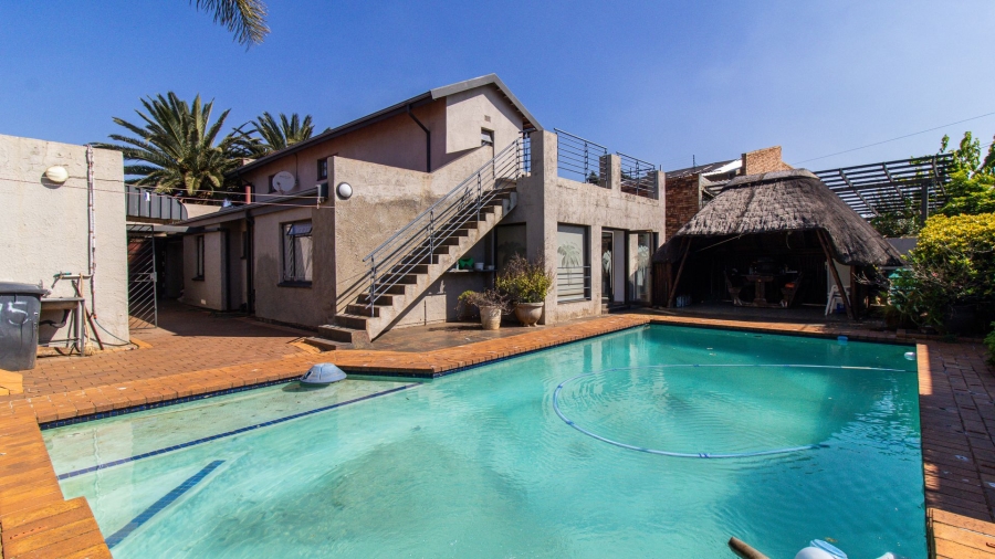 4 Bedroom Property for Sale in Lenasia Ext 8 Gauteng