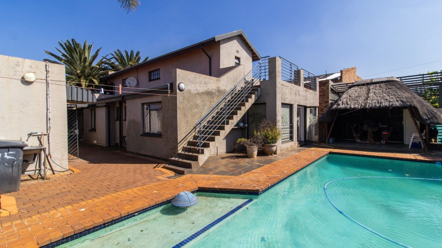 4 Bedroom Property for Sale in Lenasia Ext 8 Gauteng