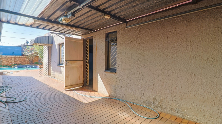 4 Bedroom Property for Sale in Lenasia Ext 8 Gauteng