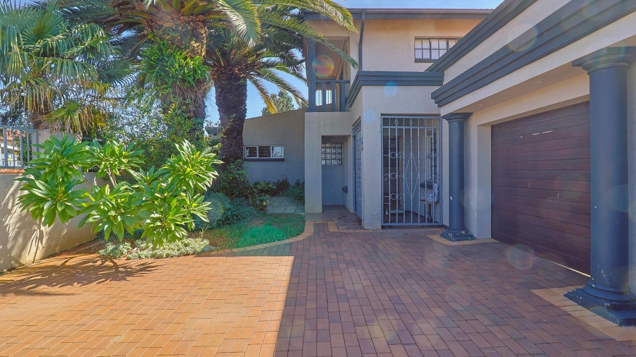 4 Bedroom Property for Sale in Lenasia Ext 8 Gauteng