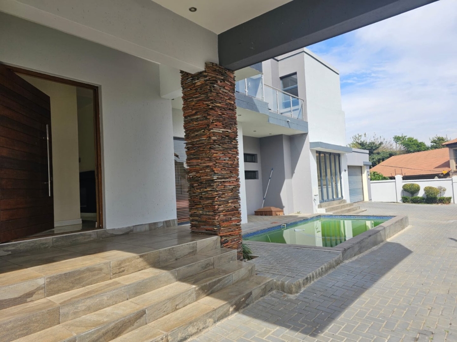 To Let 5 Bedroom Property for Rent in Faerie Glen Gauteng