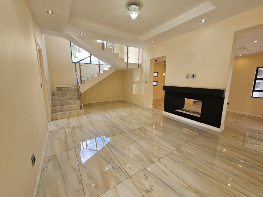 To Let 5 Bedroom Property for Rent in Faerie Glen Gauteng