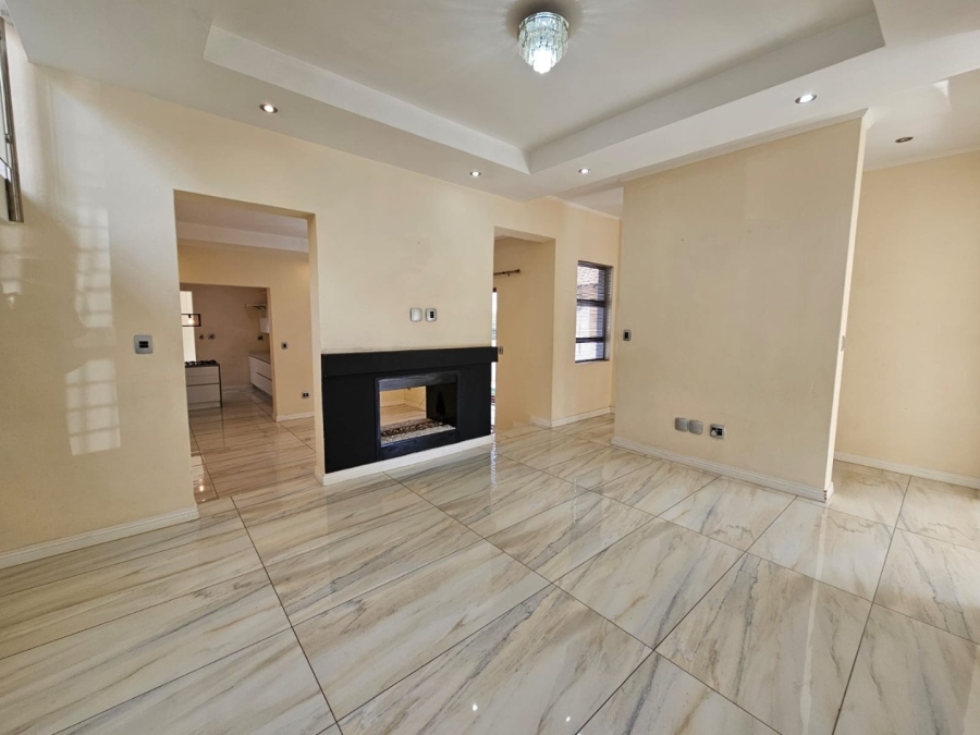 To Let 5 Bedroom Property for Rent in Faerie Glen Gauteng