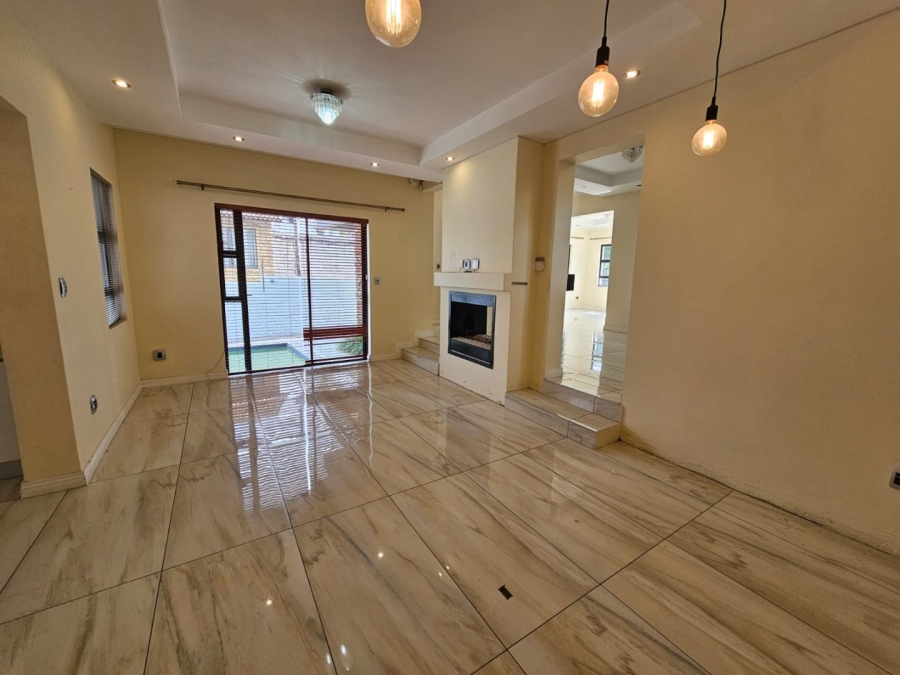 To Let 5 Bedroom Property for Rent in Faerie Glen Gauteng