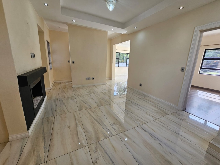 To Let 5 Bedroom Property for Rent in Faerie Glen Gauteng