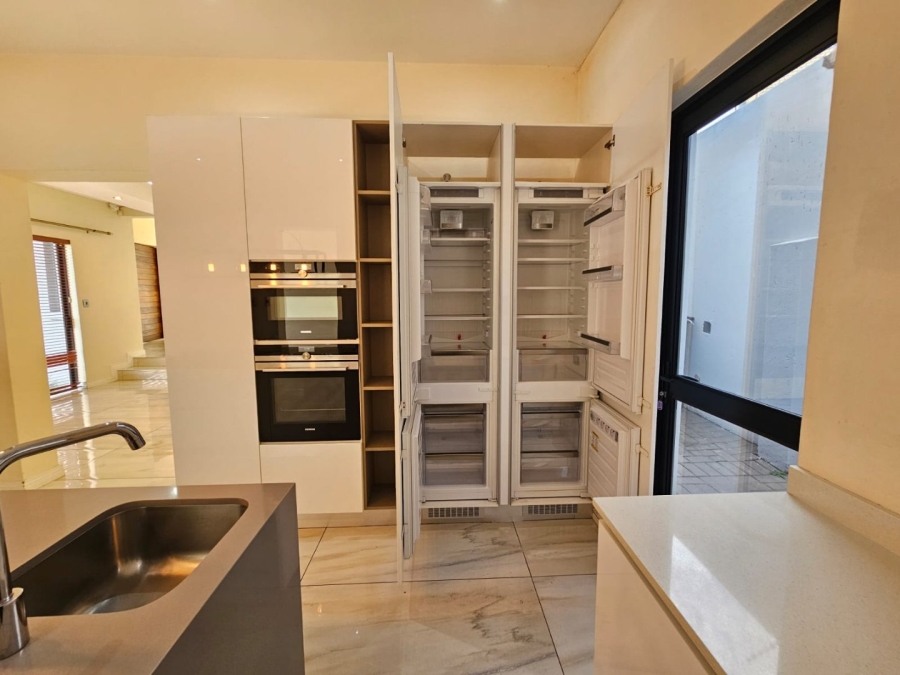 To Let 5 Bedroom Property for Rent in Faerie Glen Gauteng