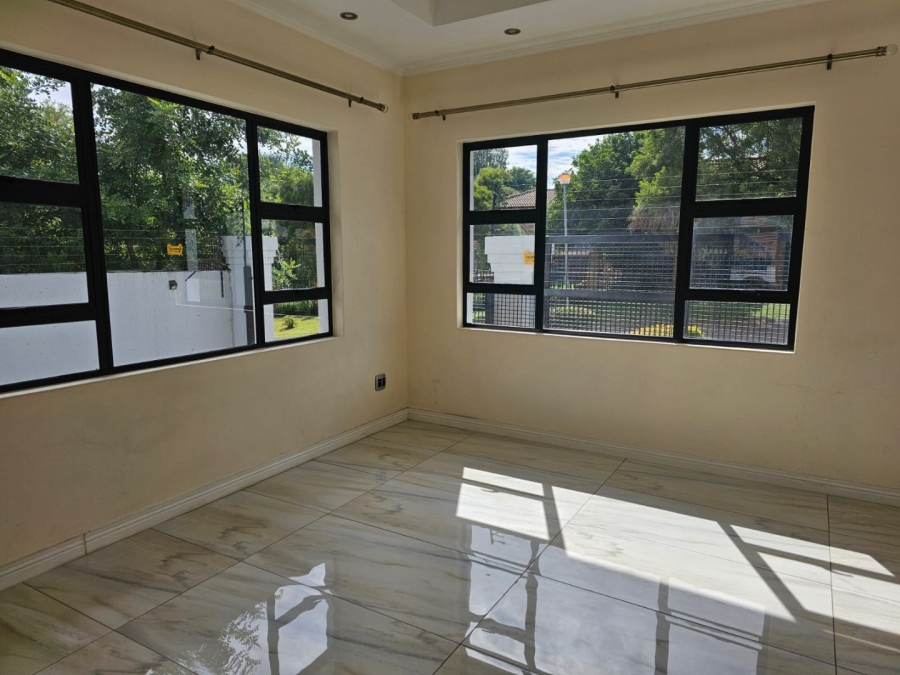 To Let 5 Bedroom Property for Rent in Faerie Glen Gauteng