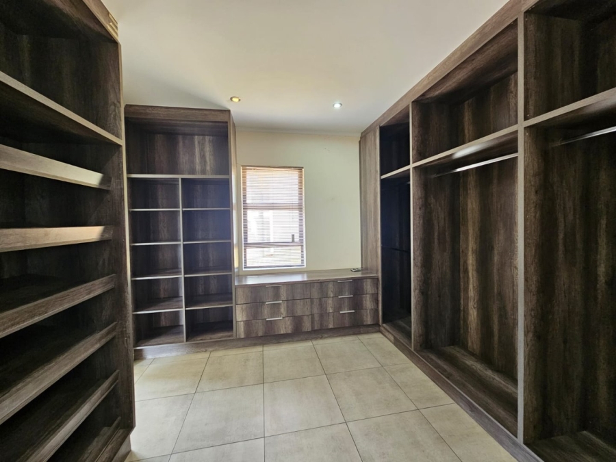 To Let 5 Bedroom Property for Rent in Faerie Glen Gauteng