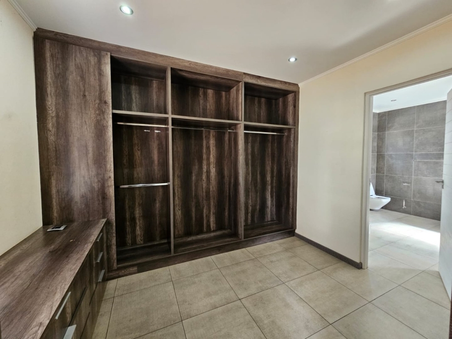 To Let 5 Bedroom Property for Rent in Faerie Glen Gauteng
