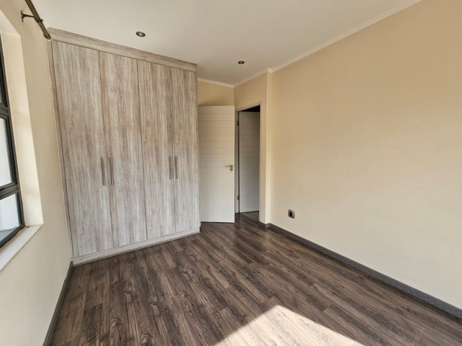 To Let 5 Bedroom Property for Rent in Faerie Glen Gauteng