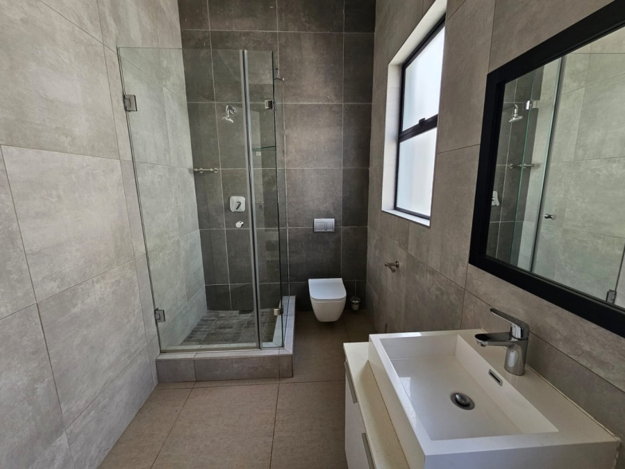 To Let 5 Bedroom Property for Rent in Faerie Glen Gauteng
