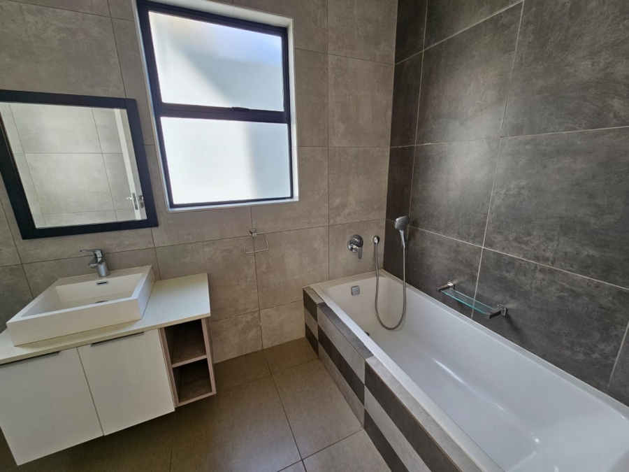 To Let 5 Bedroom Property for Rent in Faerie Glen Gauteng