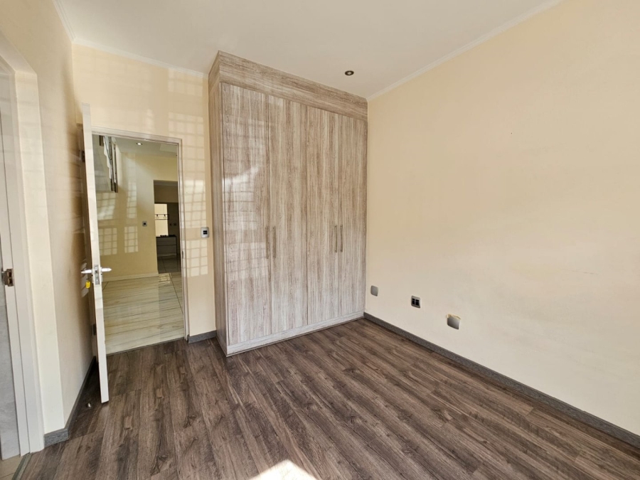 To Let 5 Bedroom Property for Rent in Faerie Glen Gauteng