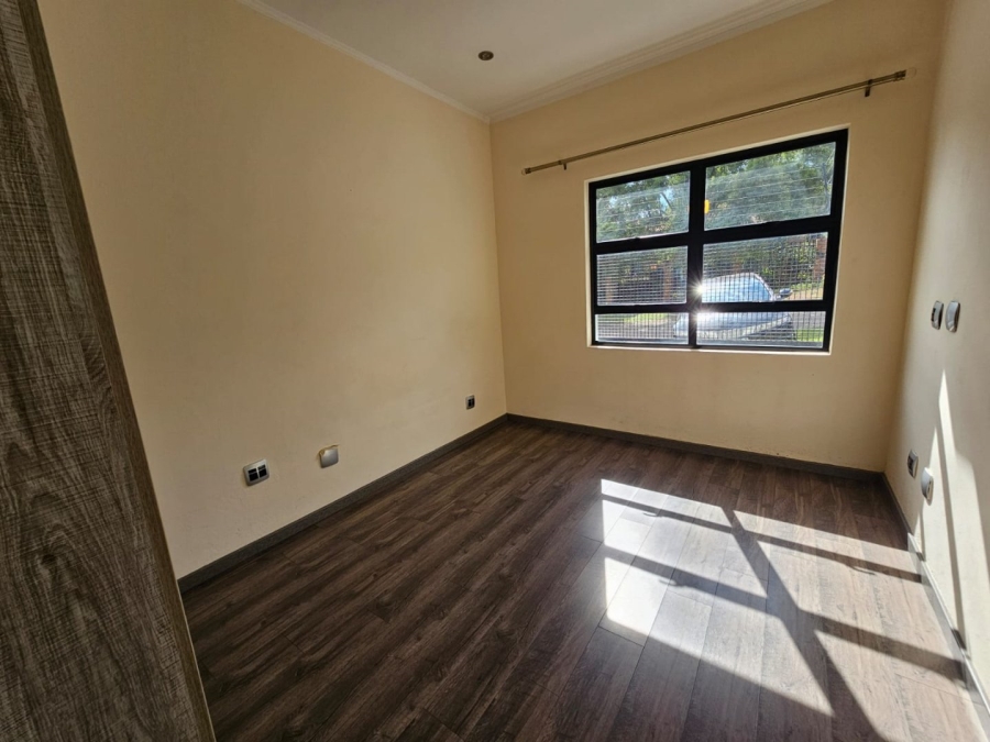To Let 5 Bedroom Property for Rent in Faerie Glen Gauteng