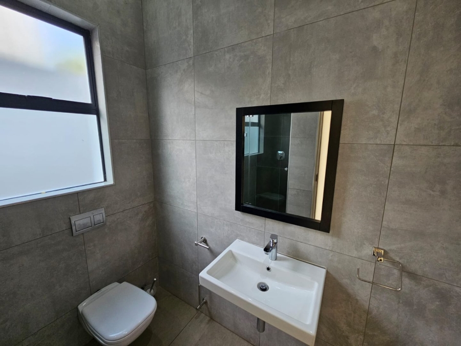 To Let 5 Bedroom Property for Rent in Faerie Glen Gauteng