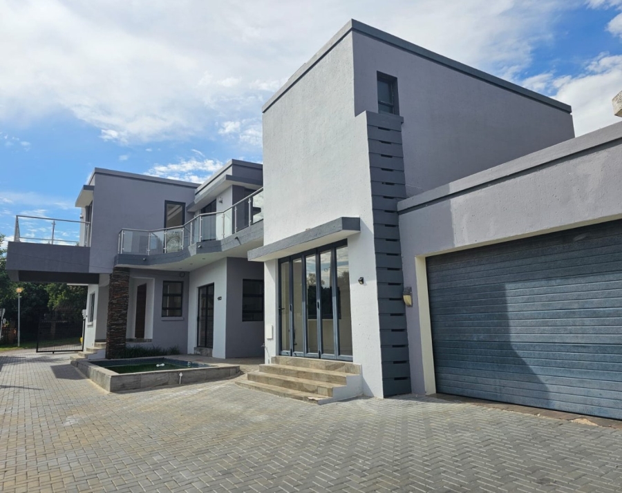 To Let 5 Bedroom Property for Rent in Faerie Glen Gauteng