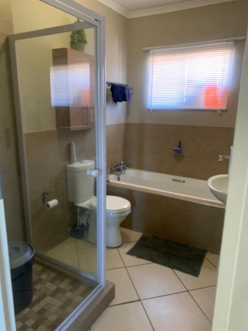 2 Bedroom Property for Sale in Noordwyk Gauteng