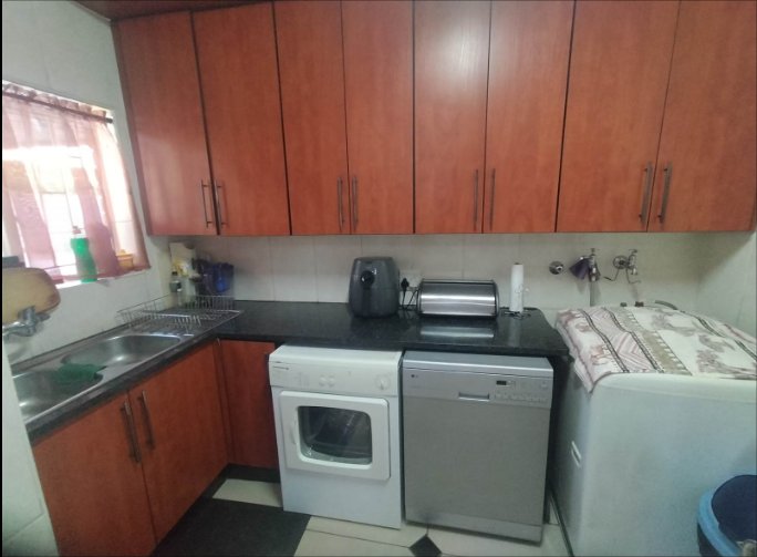 4 Bedroom Property for Sale in Ninapark Gauteng