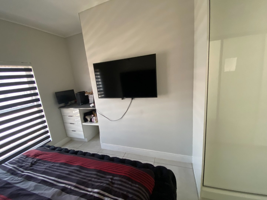 To Let 2 Bedroom Property for Rent in The Polofields Gauteng