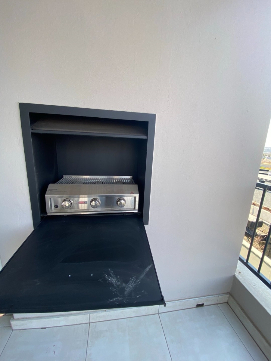 To Let 2 Bedroom Property for Rent in The Polofields Gauteng
