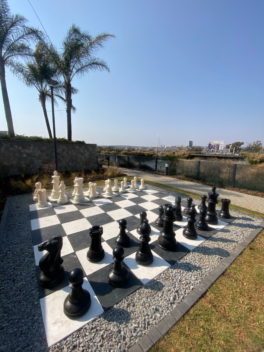 To Let 2 Bedroom Property for Rent in The Polofields Gauteng