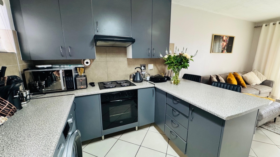 2 Bedroom Property for Sale in Noordwyk Gauteng