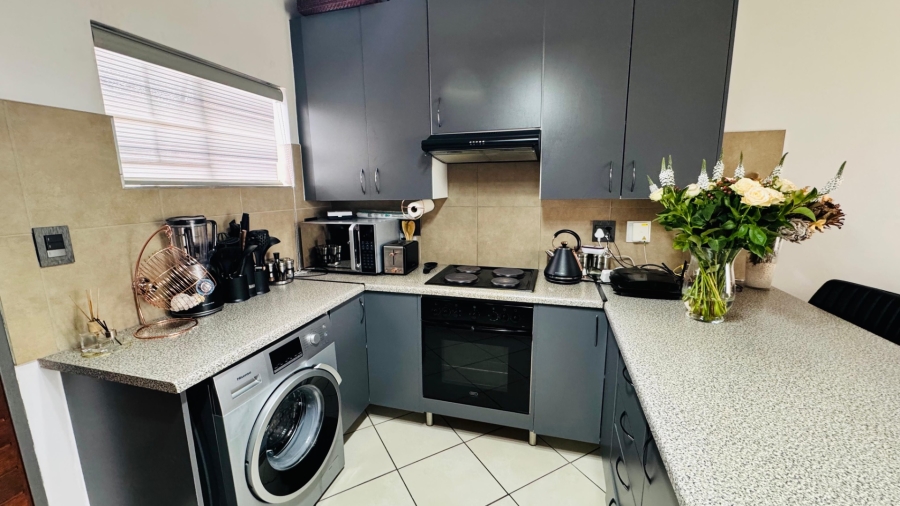 2 Bedroom Property for Sale in Noordwyk Gauteng