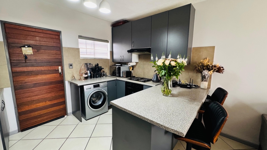 2 Bedroom Property for Sale in Noordwyk Gauteng