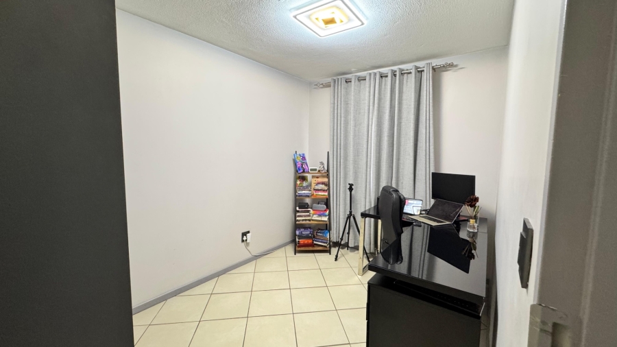 2 Bedroom Property for Sale in Noordwyk Gauteng