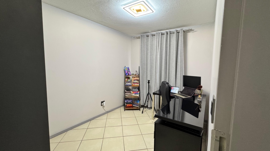 2 Bedroom Property for Sale in Noordwyk Gauteng