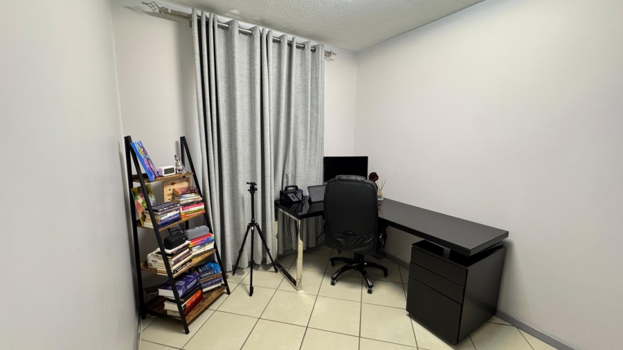 2 Bedroom Property for Sale in Noordwyk Gauteng