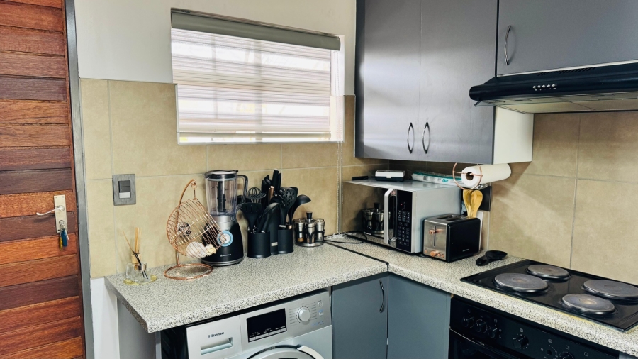 2 Bedroom Property for Sale in Noordwyk Gauteng