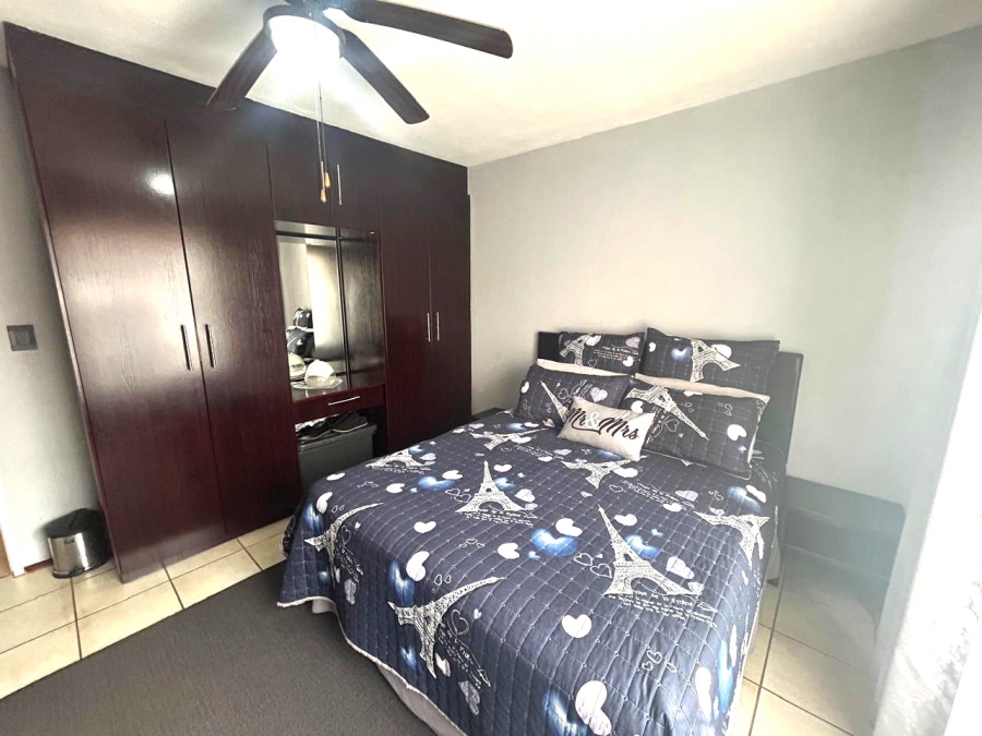 2 Bedroom Property for Sale in Kloofendal Gauteng