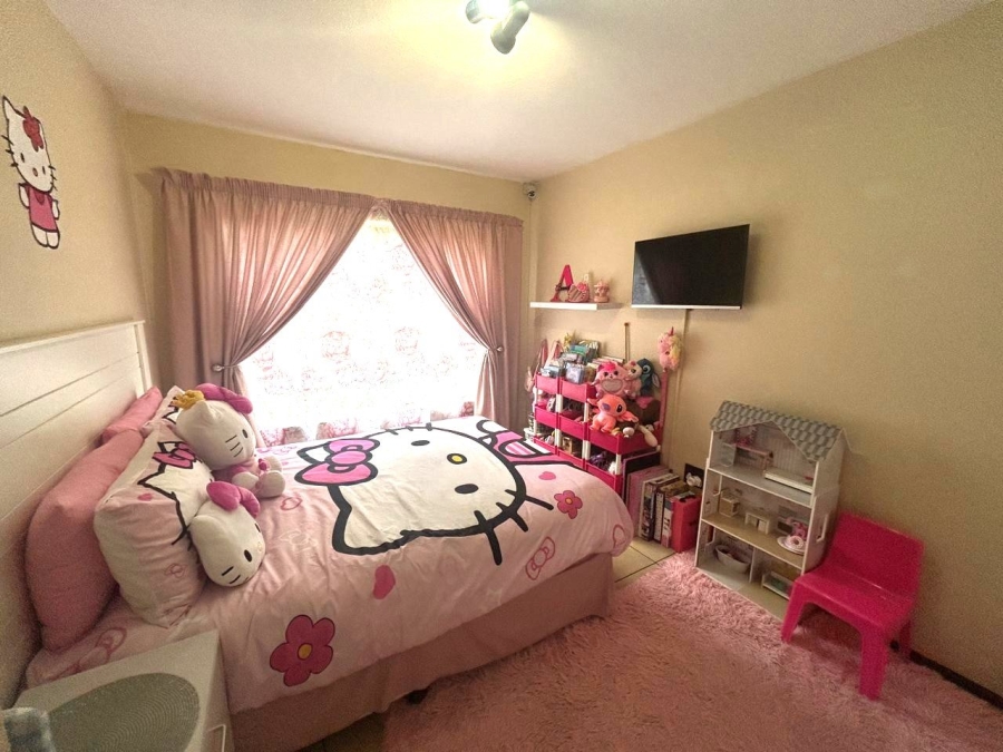 2 Bedroom Property for Sale in Kloofendal Gauteng