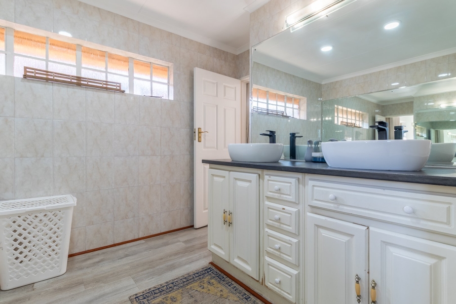 4 Bedroom Property for Sale in Randjesfontein A H Gauteng