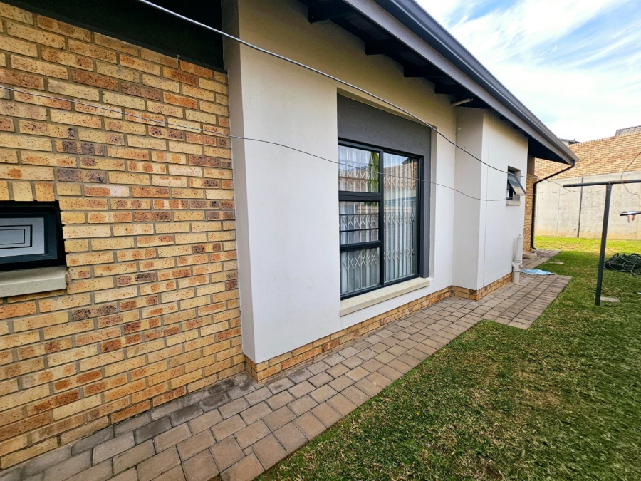 3 Bedroom Property for Sale in Amberfield Gauteng