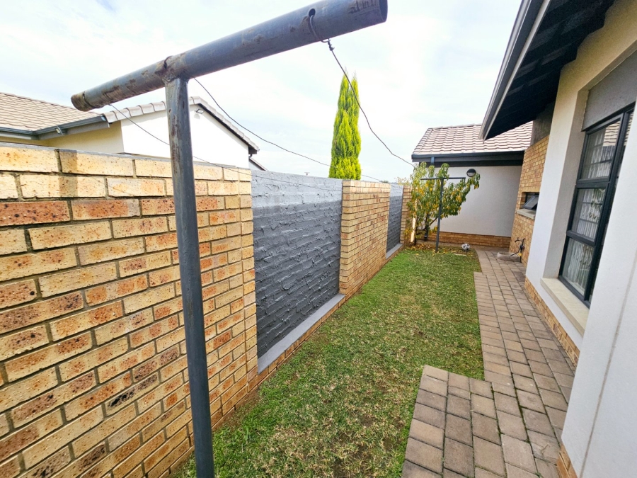 3 Bedroom Property for Sale in Amberfield Gauteng