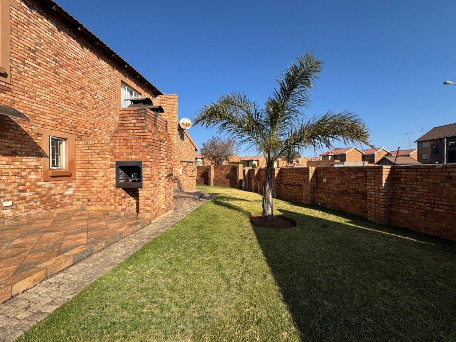 3 Bedroom Property for Sale in Edleen Gauteng