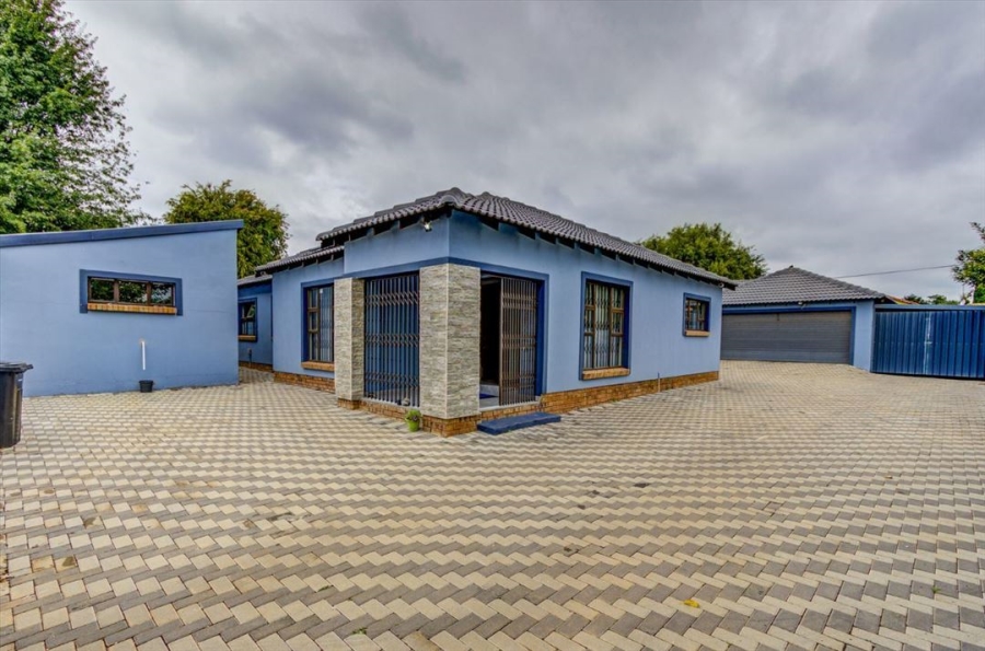 4 Bedroom Property for Sale in Crystal Park Gauteng