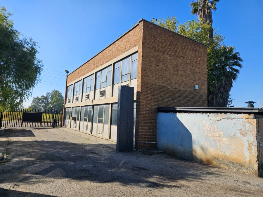  Bedroom Property for Sale in Alrode Gauteng