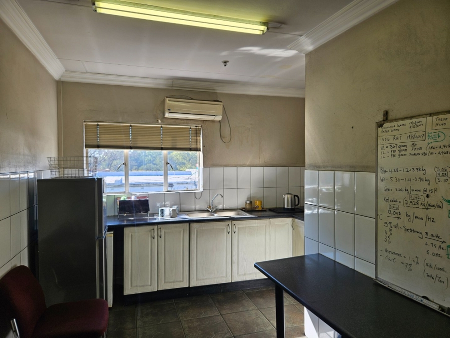  Bedroom Property for Sale in Alrode Gauteng