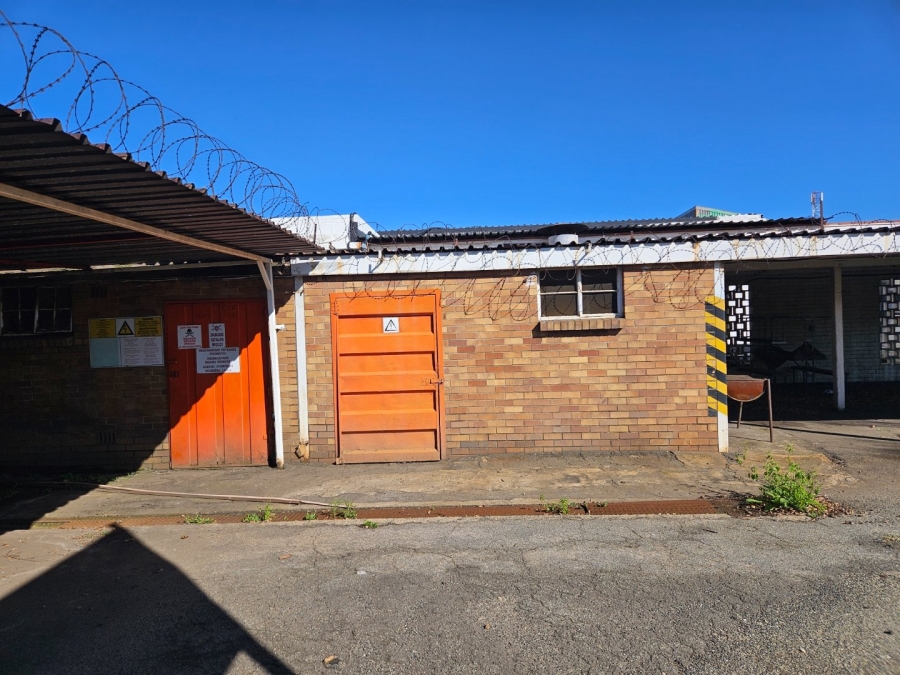  Bedroom Property for Sale in Alrode Gauteng